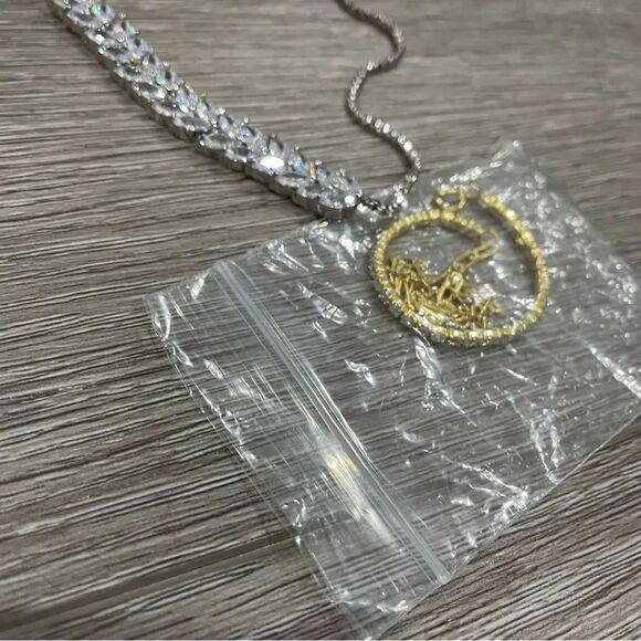 Costume Jewelry Bundle 24 piece Rings Gold and Bracelets - Picture 6 of 7